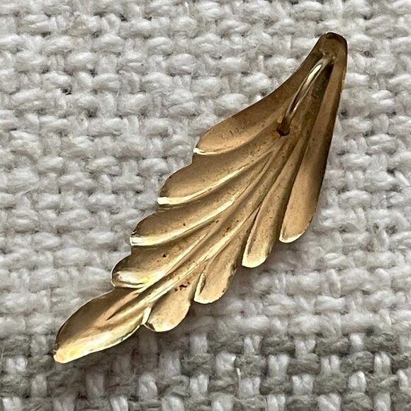 Vintage 14K Gold Feather Charm - Picture 3 of 6